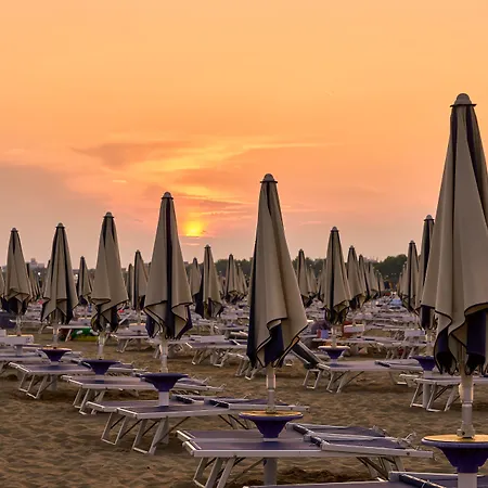 Family Friendly Getaway With Pool-beahost Bibione